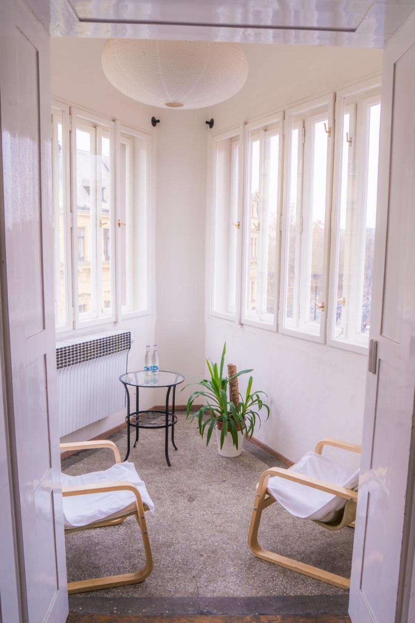 Cosmopole Hostel *